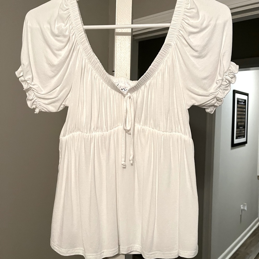 Flowy puffer-sleeve top